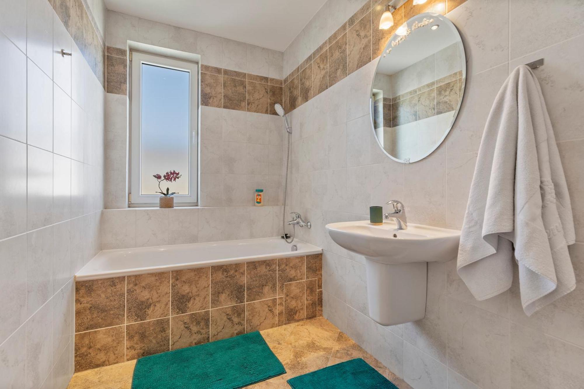 Heart Of The City Center 2 Rooms By Zazi Bratislava Bagian luar foto