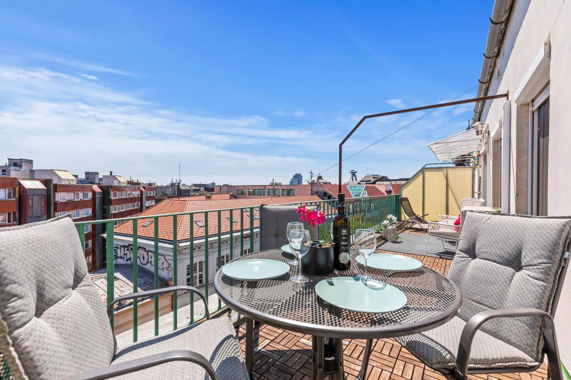 Heart Of The City Center 2 Rooms By Zazi Bratislava Bagian luar foto